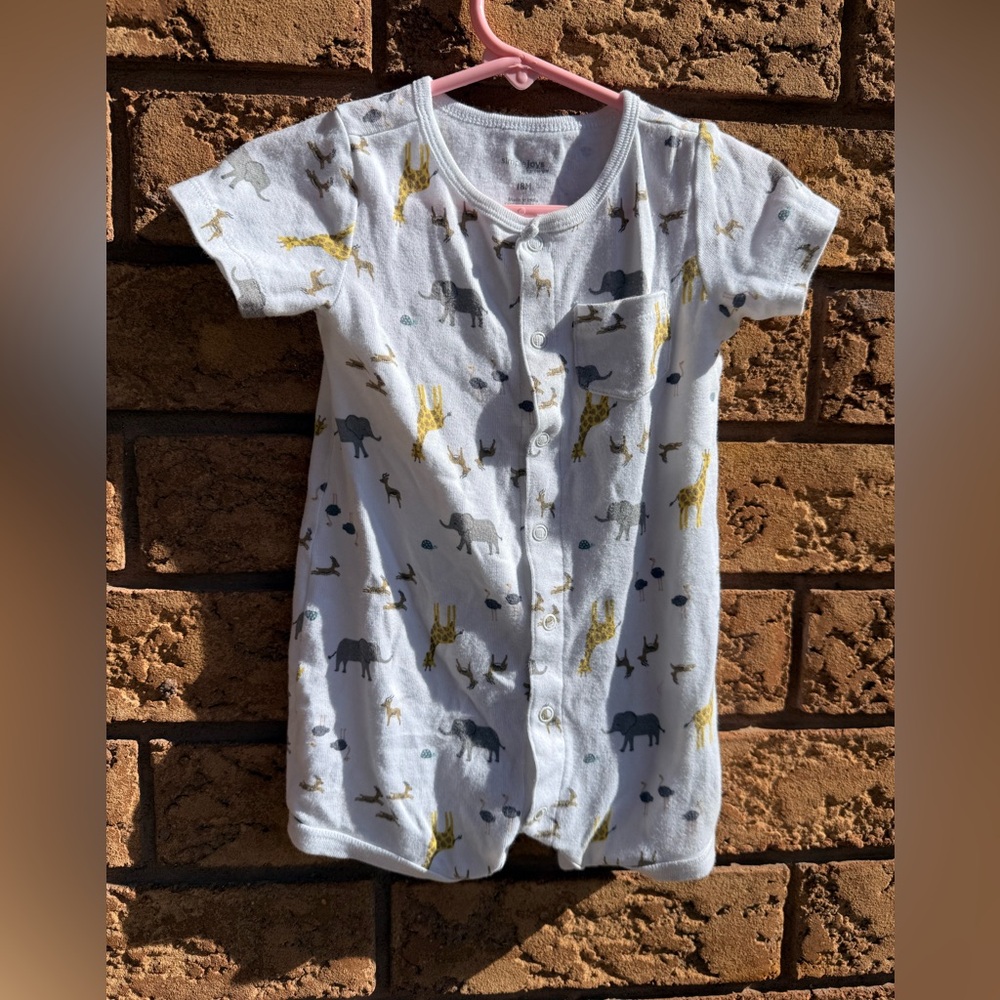 ▪️ 10/$25- Simple Joys by Carters Safari Print Cotton Romper‎